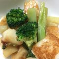 kiboku's cooksnap of when they made ハンペンとブロッコリーのバタポン炒め.