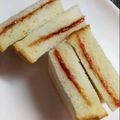 たにたーに's cooksnap of when they made 超絶☆簡単♪ピーナッツバタージャムサンド.