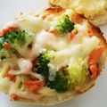 あーもこ's cooksnap of when they made 朝食やランチに！鮭フレークのトースト♡.