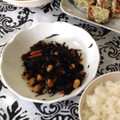 ぐうたらBBA's cooksnap of when they made 安定の美味しさ♪大豆とひじきの煮物.