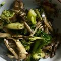 kisanta's cooksnap of when they made ブロッコリーと舞茸のオイ醤油バター炒め.