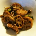Amy101's cooksnap of when they made 蓮根とブロッコリーのカレー味噌炒め.