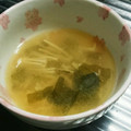 もぐ・ω・くま's cooksnap of when they made えのきとわかめの味噌汁.