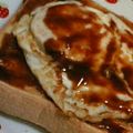 ぶるう★べりい's cooksnap of when they made 目玉焼き乗っけただけトースト.