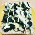 シナモシナモ's cooksnap of when they made ほうれん草とチーズトースト.