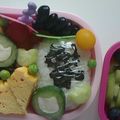 マーミーまま's cooksnap of when they made 簡単*お弁当*きゅうりチーズ*飾り切り.