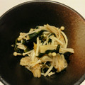 akomanman's cooksnap of when they made エノキとワカメの生姜和え.