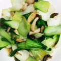 quinne's cooksnap of when they made しめじとチンゲンサイ炒め.