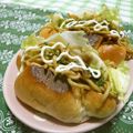 赤い電話's cooksnap of when they made 簡単チーズ焼きそばパン弁当.