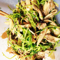 ねじまきどり０１０３'s cooksnap of when they made ☆超簡単☆きのこと豆苗のマヨポン和え.