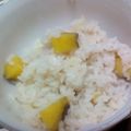 まろ～♪'s cooksnap of when they made 食いしん坊のさつまいもご飯.