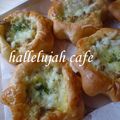 hallelujahCAFE's cooksnap of when they made カレー味☆ツナマヨとウインナーパン.