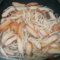 くろたんのはは's cooksnap of when they made もやしとさつま揚げでボンビーおばんざい.