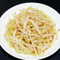＊なぁ＊'s cooksnap of when they made あと一品の超簡単もやしとハムの和え物.