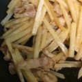 yayukomi's cooksnap of when they made じゃがいもと豚バラのマヨ醤油炒め.