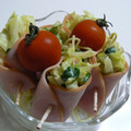 himenotti's cooksnap of when they made ☆ﾛｰｽﾊﾑとｷｬﾍﾞﾂの巻きｻﾗﾀﾞ☆.