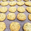 きくちはるこ's cooksnap of when they made もったいないを食卓に☆人参の葉クッキー.