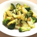 ともぷぅすけ's cooksnap of when they made じゃがいもとブロッコリーのにんにく炒め.