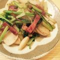 uchico1006's cooksnap of when they made かぶとかぶ菜のベーコンガーリック炒め.