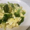 ソネチコ's cooksnap of when they made ５分で簡単！ブロッコリーと卵の炒め蒸し.