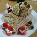 まりえmy's cooksnap of when they made 100円スイスロールでブッシュドノエル.