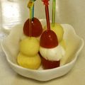 FujiChoco's cooksnap of when they made クリスマスサンタ☆カプレーゼピンチョス.