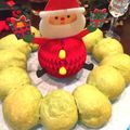 ＋HannaH＋'s cooksnap of when they made レンジ発酵★クリスマスリースのちぎりパン.