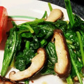 クックMA37UT☆'s cooksnap of when they made ほうれん草と椎茸のバター炒め.