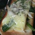 CoffeeCoco's cooksnap of when they made ほうれん草ｔｏ舞茸のチーズトースト.