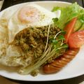 Hirarinn☆'s cooksnap of when they made ★包まない★餃子のタネでガパオライス.