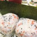 そらおのえくぼ's cooksnap of when they made サクサク♡鮭フレークと天かすおにぎり.