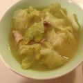 yuinishida's cooksnap of when they made 主菜級！豚バラとキャベツの味噌汁.