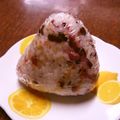 よよっち♪'s cooksnap of when they made 簡単♪お茶漬けのような紫葉漬けおにぎり.