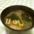 赤い電話's cooksnap of when they made ごま油風味の白ネギとわかめのお味噌汁♪.
