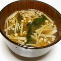 tokotann's cooksnap of when they made 定番☆えのき茸とわかめの味噌汁☆.