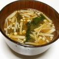 tokotann's cooksnap of when they made 定番☆えのき茸とわかめの味噌汁☆.