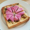 みちこちゅぽま's cooksnap of when they made すっぱい赤蕪デコ❀　お花とーすと。.