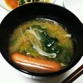 akilondon's cooksnap of when they made 小松菜とウィンナーの味噌汁.