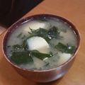 サーフブレイド's cooksnap of when they made 若布とじゃが芋の味噌汁.