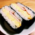 Aloha☆★'s cooksnap of when they made スクランブルエッグとハムのおにぎらず.