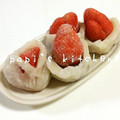 papikun's cooksnap of when they made 和菓子屋さんのいちご大福♥切り餅で簡単.