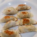 ひぃくんさっち's cooksnap of when they made 餃子の皮でツナポテトのサモサ.