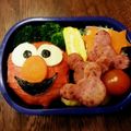 こたにゃんにゃん's cooksnap of when they made 簡単キャラ弁☆おにぎりエルモ♪.