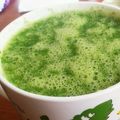 satob's cooksnap of when they made 簡単 小松菜 ミカンのグリーンスムージー.