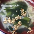 次郎丸もけ子's cooksnap of when they made ねぎ塩わかめスープ feat. えのき茸.