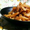 yangpa's cooksnap of when they made 甘辛で食感が楽しい大根とコンニャクの金平.