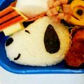 あくび王子まま's cooksnap of when they made キャラ弁✿1分deスヌーピーおにぎり.