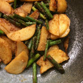 ☆ゆみどん☆'s cooksnap of when they made じゃがいもとにんにくの芽の炒め物.