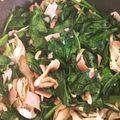 まりもも1122's cooksnap of when they made ほうれん草、舞茸、ベーコンのガリバタ炒め.