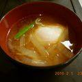 Hirarinn☆'s cooksnap of when they made たまねぎの味噌汁に★卵落とし★大好き.